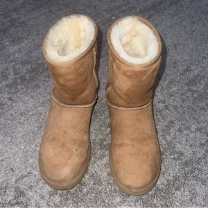 UGG CLASSIC SHORT ANKLE BOOTS CHESTNUT